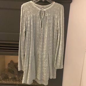 💚 $10 OFF TODAY!! ☘️EUC Mint green FP dress or top